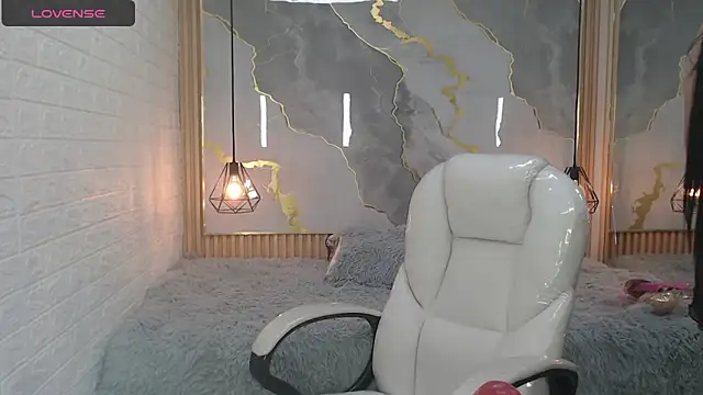 nei girl online show from 10.14.25