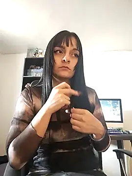 KARINNA  RAVEN online show from 11.23.25