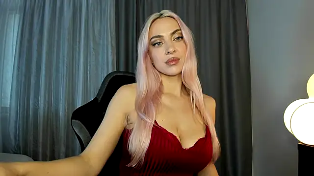 Snapshot of _Miss_Valentina_ chatting on 10.28.25 Miss Valentina online show from 10.28.25