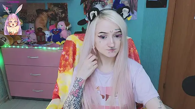 Snapshot of Manuela_unicorn chatting on 11.13.25 Manuela unicorn online show from 11.13.25