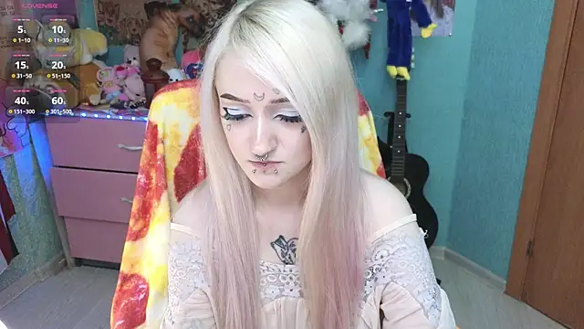 Snapshot of Manuela_unicorn chatting on 11.15.25 Manuela unicorn online show from 11.15.25