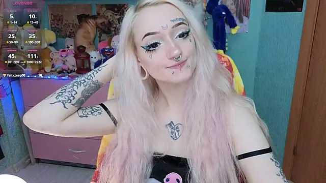 Snapshot of Manuela_unicorn chatting on 11.17.25 Manuela unicorn online show from 11.17.25