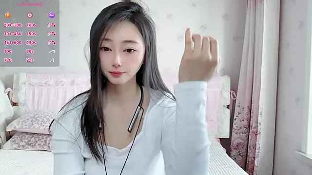 Snapshot of anjila888 chatting on 04.09.26 anjila888 online show from 04.09.26