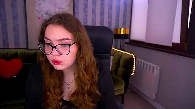 LuxSopphia online show from 03.22.25