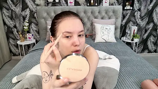 Snapshot of CarolineTenders chatting on 01.08.26 CarolineTenders online show from 01.08.26