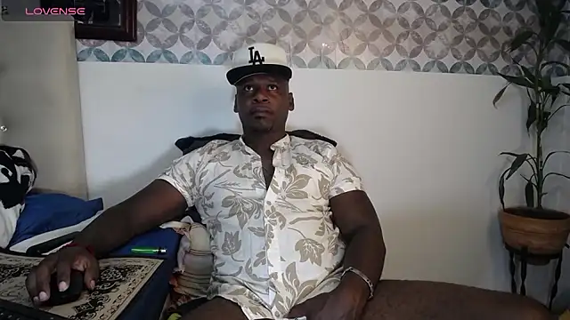 Snapshot of Manbigcocklatin chatting on 11.12.25 Manbigcocklatin online show from 11.12.25