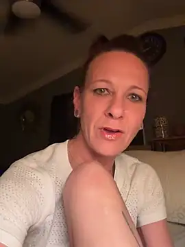 Snapshot of Lilbeezie81 chatting on 01.09.26 Lilbeezie81 online show from 01.09.26