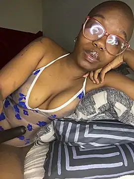 YummyMelanin117 online show from 10.21.25