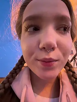 Snapshot of bambi_lu chatting on 10.19.25 bambi lu online show from 10.19.25