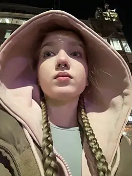 Snapshot of bambi_lu chatting on 10.21.25 bambi lu online show from 10.21.25