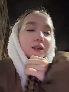 Snapshot of bambi_lu chatting on 10.28.25 bambi lu online show from 10.28.25