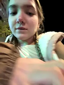 Snapshot of bambi_lu chatting on 11.04.25 bambi lu online show from 11.04.25