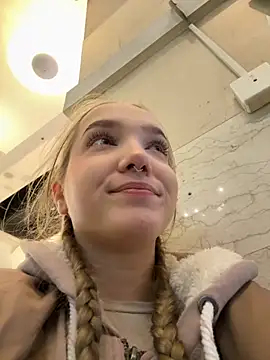 Snapshot of bambi_lu chatting on 11.08.25 bambi lu online show from 11.08.25