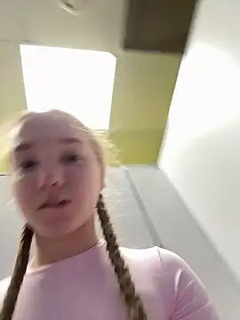 Snapshot of bambi_lu chatting on 11.24.25 bambi lu online show from 11.24.25