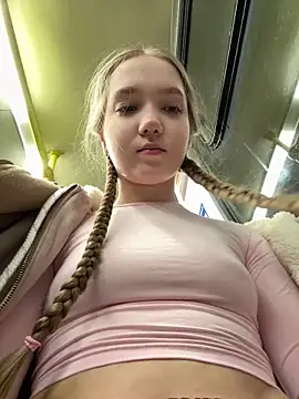 Snapshot of bambi_lu chatting on 11.28.25 bambi lu online show from 11.28.25