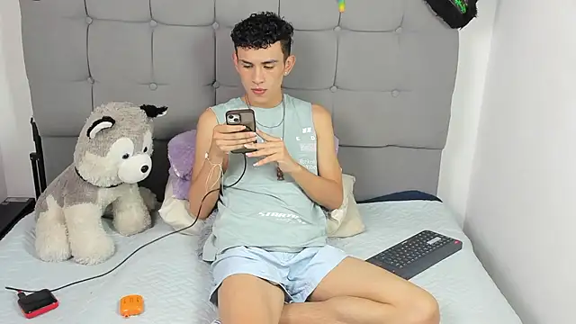 Snapshot of jeims_hotboy chatting on 01.08.26 jeims hotboy online show from 01.08.26