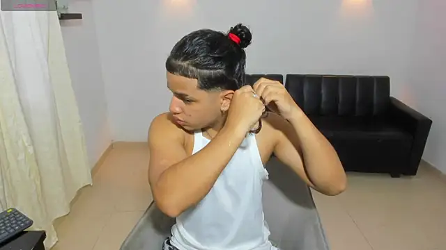 Snapshot of samxx_muscle chatting on 06.17.26 samxx muscle online show from 06.17.26