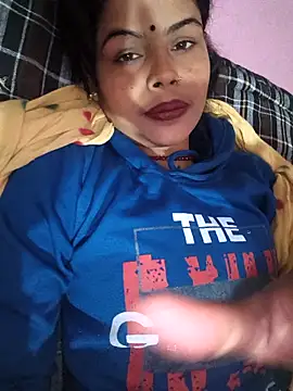 Snapshot of Eshna_Dabral chatting on 11.08.25 Eshna Dabral online show from 11.08.25