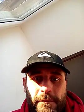 Snapshot of Dokonaly chatting on 11.28.25 Dokonaly online show from 11.28.25