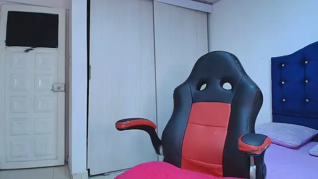 Snapshot of lovehotpink chatting on 11.08.25 lovehotpink online show from 11.08.25