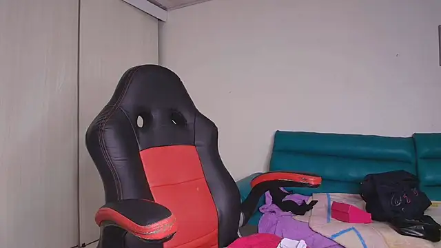 Snapshot of lovehotpink chatting on 11.24.25 lovehotpink online show from 11.24.25