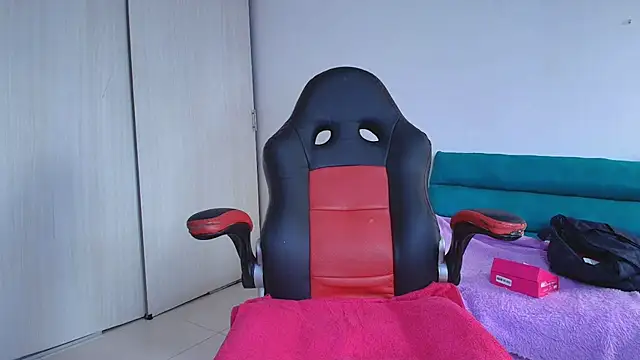 Snapshot of lovehotpink chatting on 11.28.25 lovehotpink online show from 11.28.25