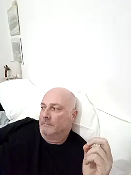 Alexis Bull online show from 03.04.26