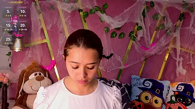 Snapshot of MilleyJones chatting on 10.27.25 MilleyJones online show from 10.27.25