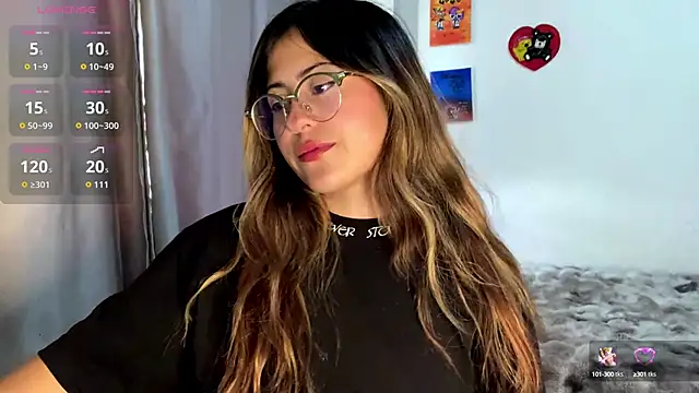 Snapshot of emma__bell_ chatting on 09.10.25 emma bell online show from 09.10.25