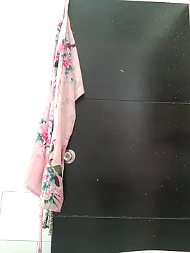 Snapshot of Yuli_Mars chatting on 10.27.25 Yuli Mars online show from 10.27.25