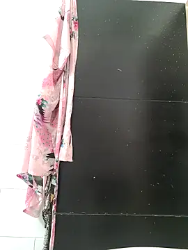 Snapshot of Yuli_Mars chatting on 10.31.25 Yuli Mars online show from 10.31.25