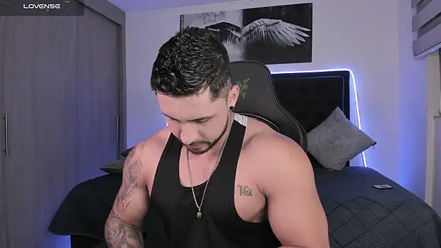 Snapshot of santi_aesthetic chatting on 04.25.26 santi aesthetic online show from 04.25.26