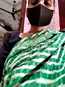 Snapshot of Soniy-Maax chatting on 02.24.26 Soniy-Maax online show from 02.24.26