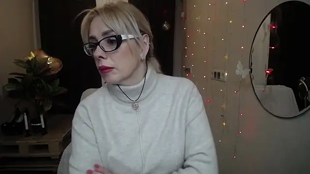 Snapshot of KatrinaCharm chatting on 03.21.25 KatrinaCharm online show from 03.21.25