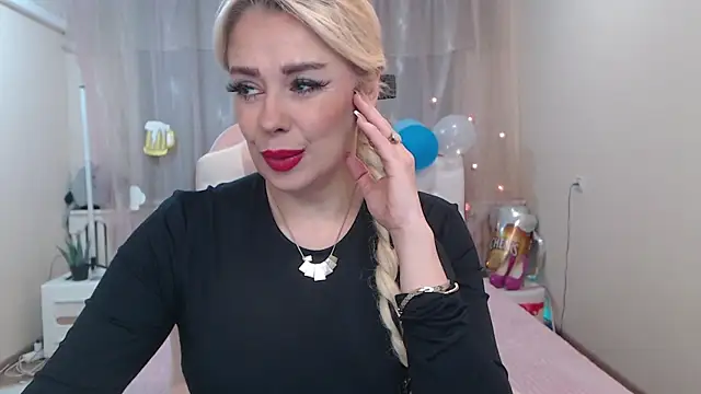 Snapshot of KatrinaCharm chatting on 09.25.25 KatrinaCharm online show from 09.25.25