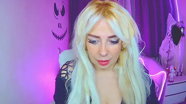 Snapshot of KatrinaCharm chatting on 11.01.25 KatrinaCharm online show from 11.01.25