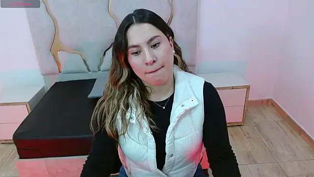 Snapshot of saaya_tay chatting on 09.09.25 saaya tay online show from 09.09.25