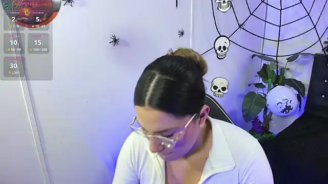 Snapshot of saaya_tay chatting on 10.25.25 saaya tay online show from 10.25.25