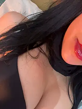 QueenLujaine online show from 04.12.26