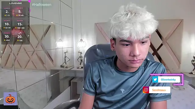 Snapshot of OliverTwinky chatting on 10.07.25 OliverTwinky online show from 10.07.25