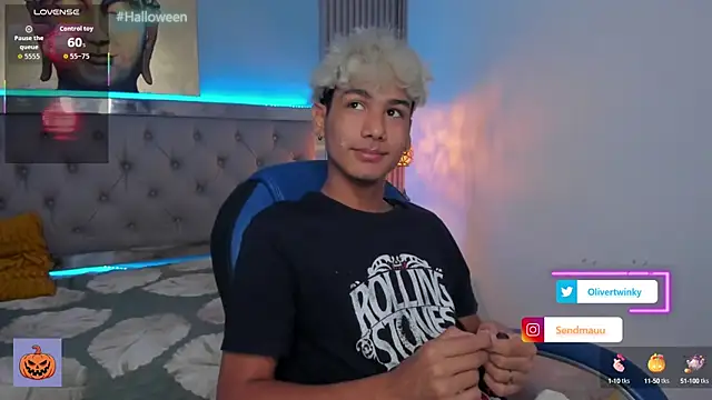 Snapshot of OliverTwinky chatting on 10.13.25 OliverTwinky online show from 10.13.25