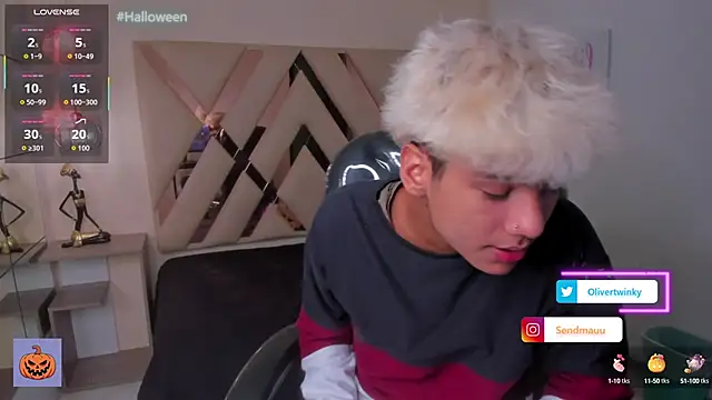 Snapshot of OliverTwinky chatting on 10.16.25 OliverTwinky online show from 10.16.25