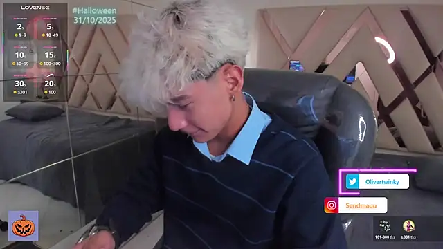 Snapshot of OliverTwinky chatting on 10.22.25 OliverTwinky online show from 10.22.25