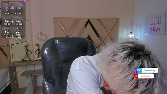 Snapshot of OliverTwinky chatting on 11.10.25 OliverTwinky online show from 11.10.25