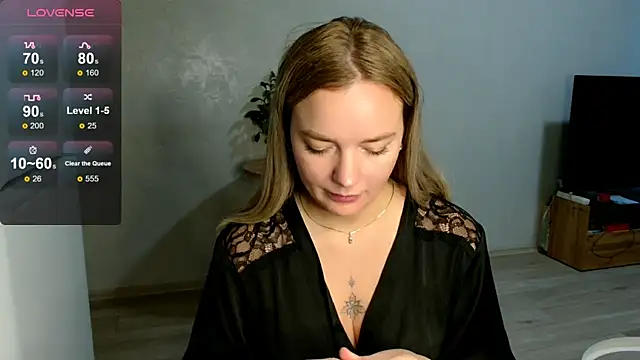 Snapshot of Eva___forever chatting on 10.27.25 Eva forever online show from 10.27.25