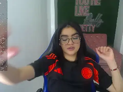 Snapshot of clementine_t chatting on 09.10.25 clementine t online show from 09.10.25