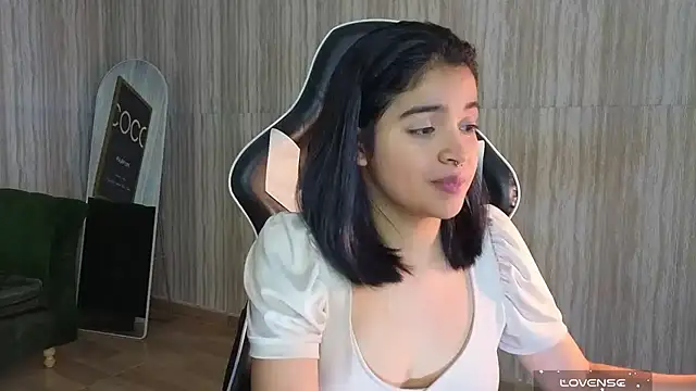 Snapshot of clementine_t chatting on 09.24.25 clementine t online show from 09.24.25