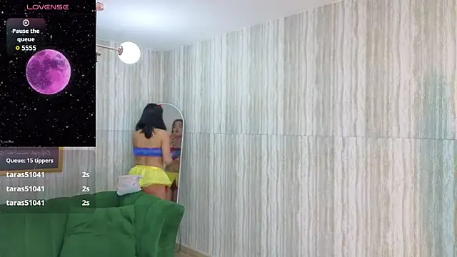 Snapshot of clementine_t chatting on 10.03.25 clementine t online show from 10.03.25