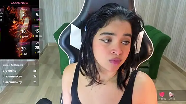 Snapshot of clementine_t chatting on 10.17.25 clementine t online show from 10.17.25