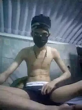 Snapshot of HannanKhan25 chatting on 10.31.25 HannanKhan25 online show from 10.31.25